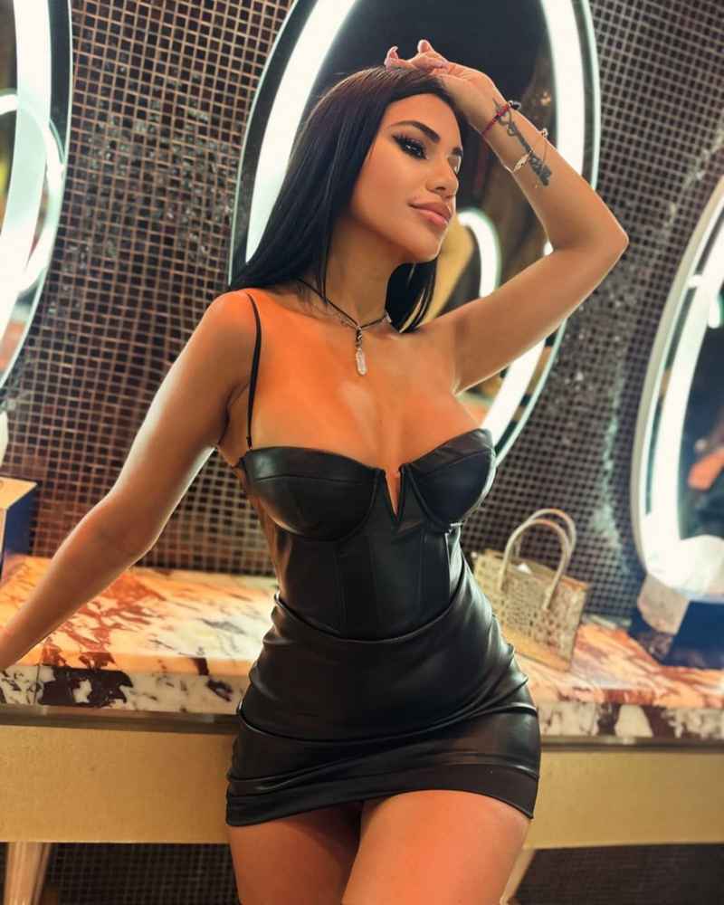 Sandra - independent companion