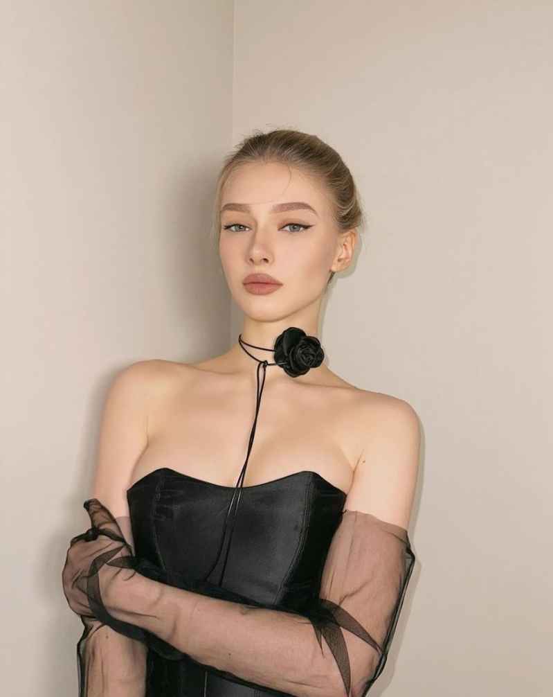 Valentine - brunette
