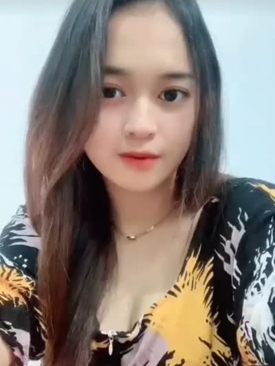 Ella - open minded