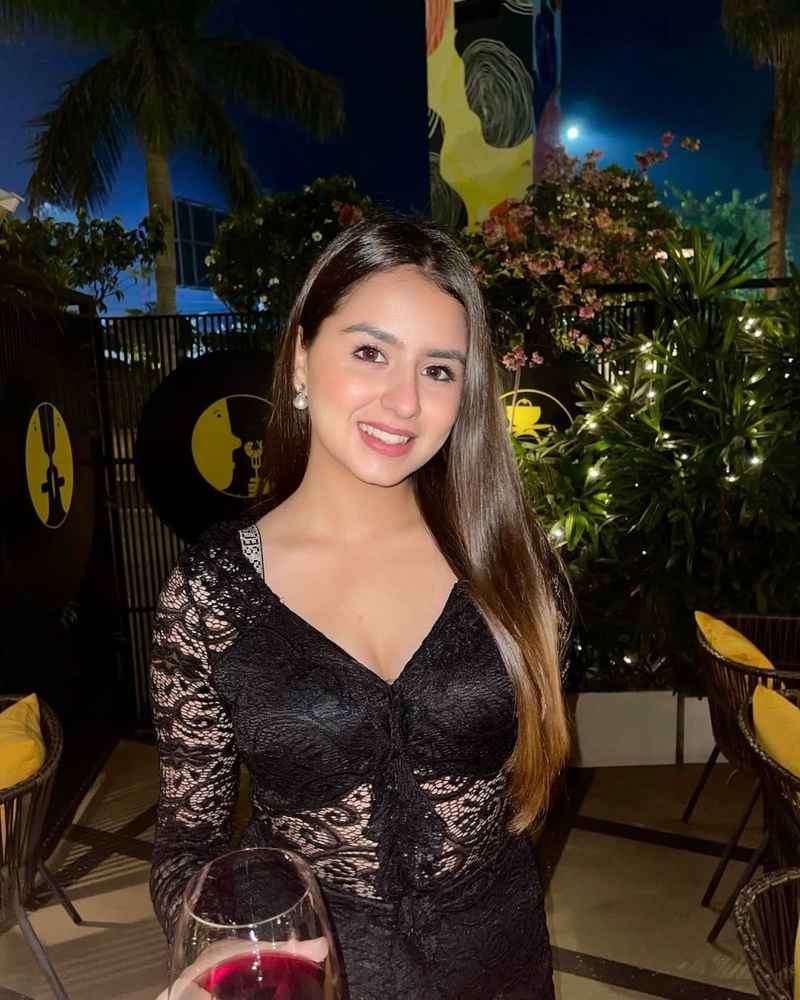 Kerri - party girl