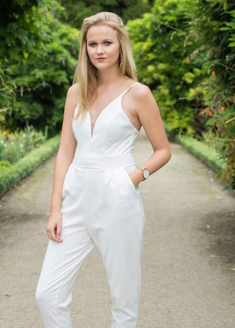 Sheila - brunette