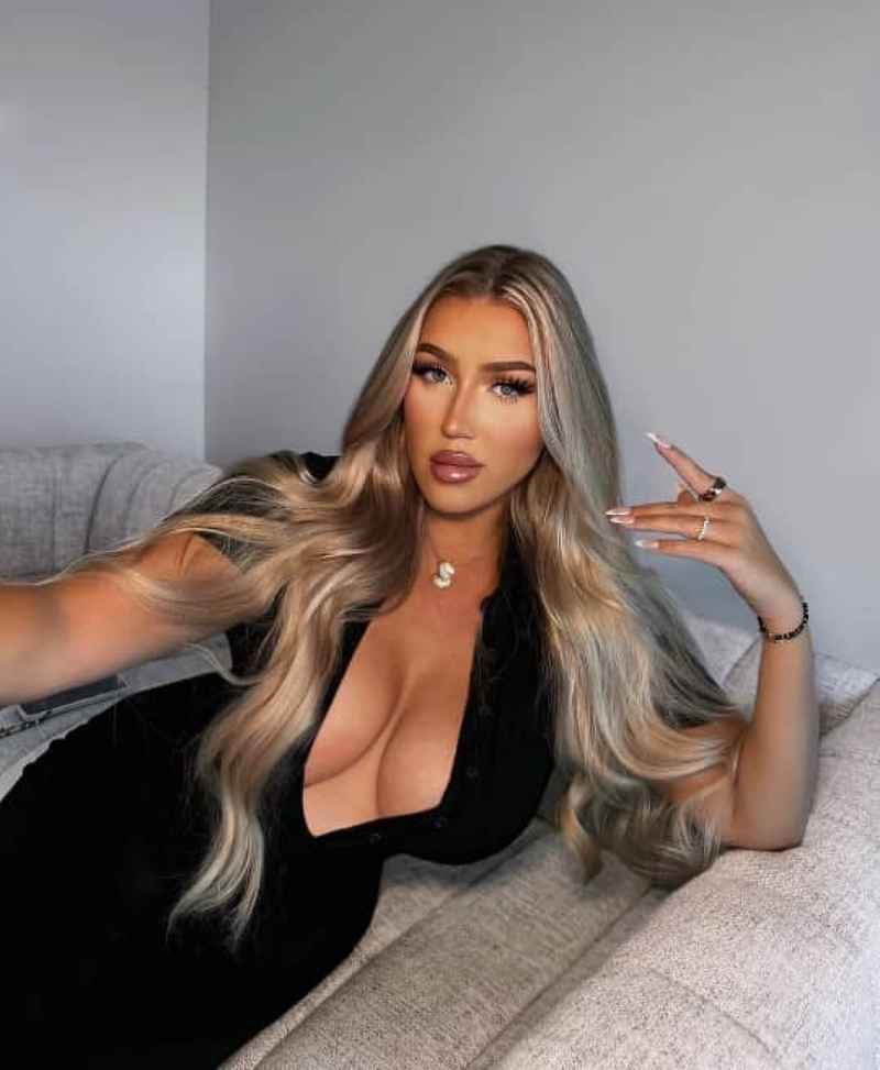 Christina - brunette