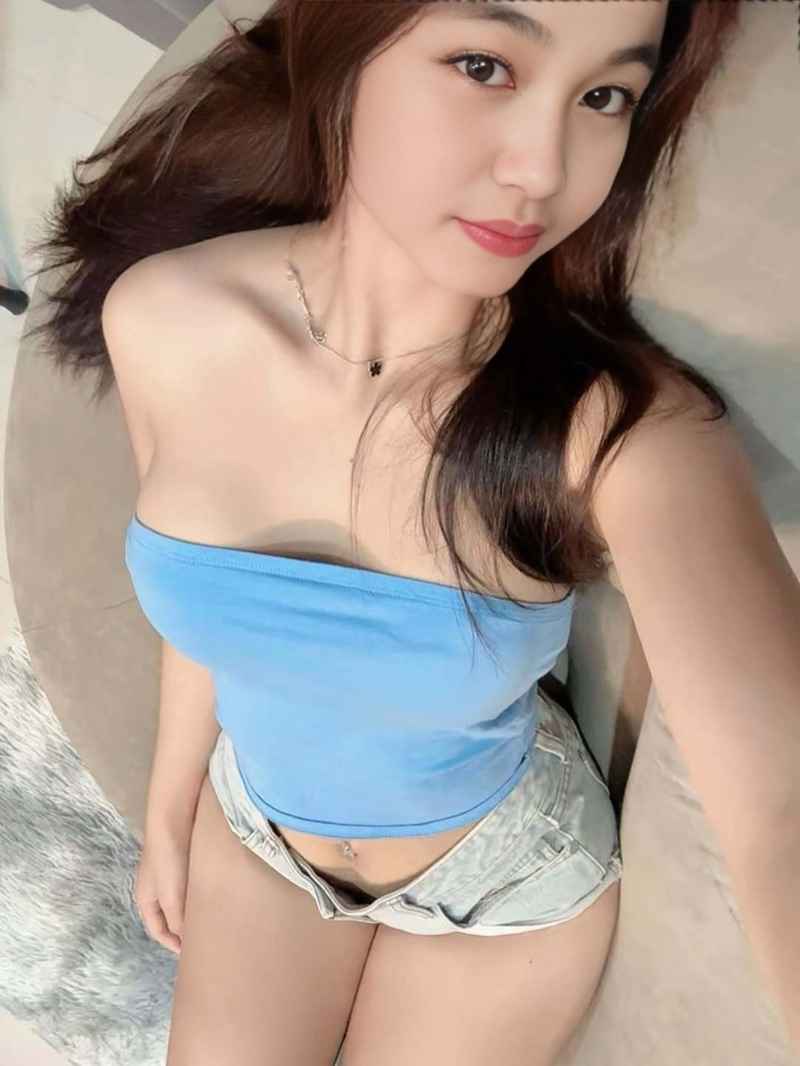 Sarah - curvy