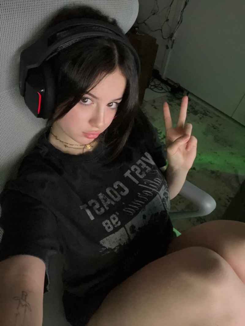 Lola - brunette