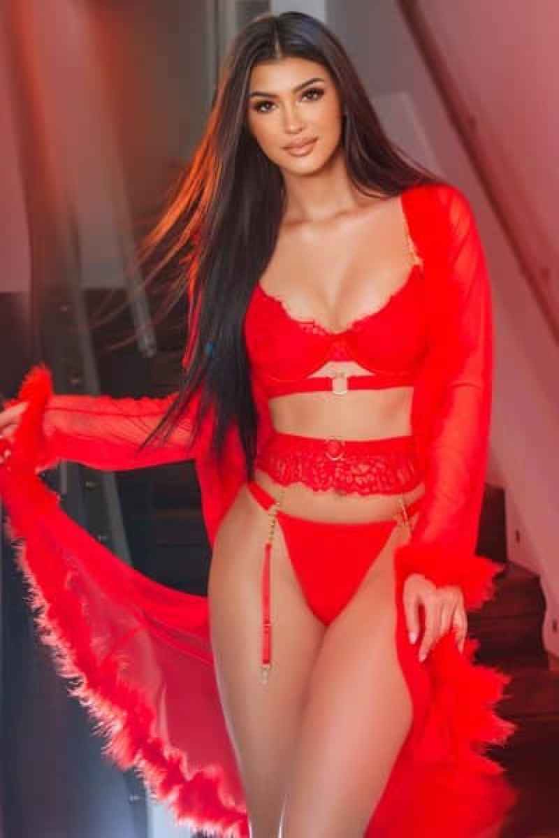 Brenda - brunette