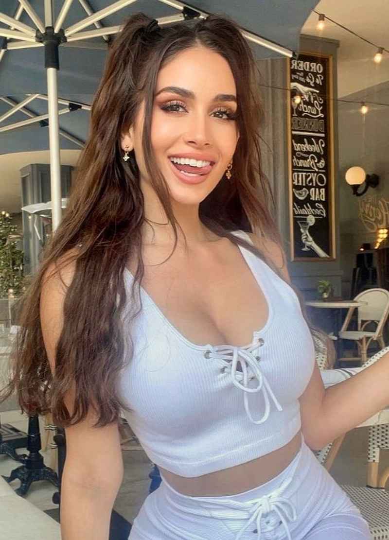 Doreen - brunette