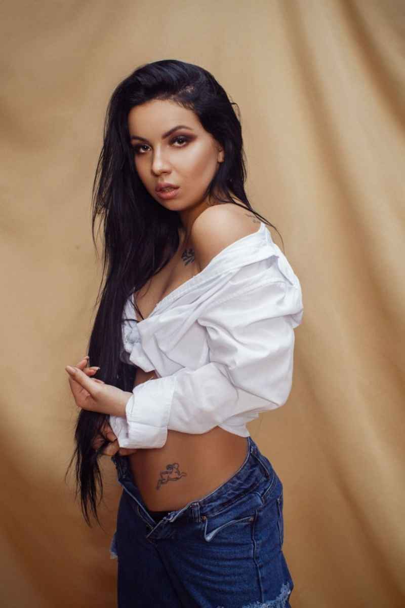 Aurelie - new in town