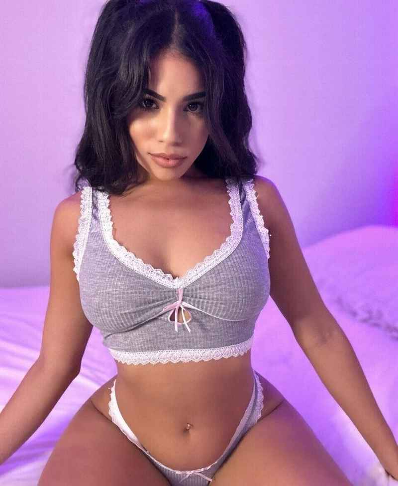 Kamryn - curvy