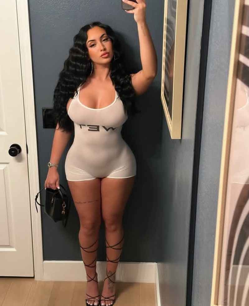 Eleonore - outcall available