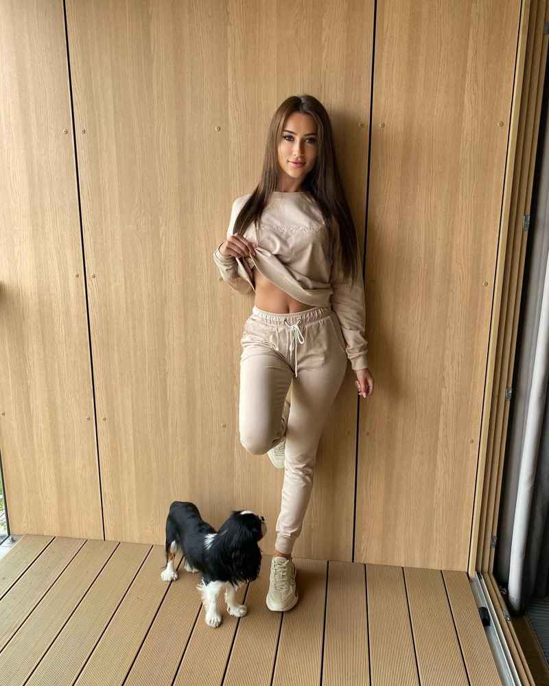 Alix - mature companion