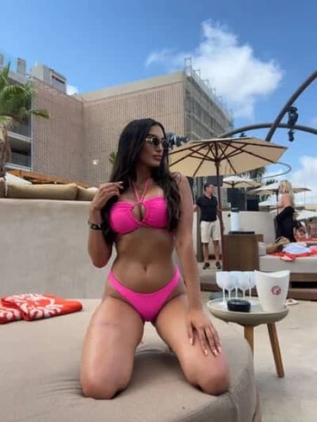 Noemie - curvy