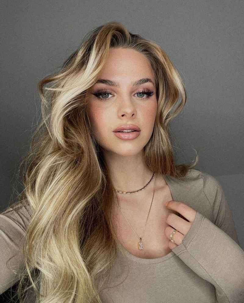Fleur - brunette