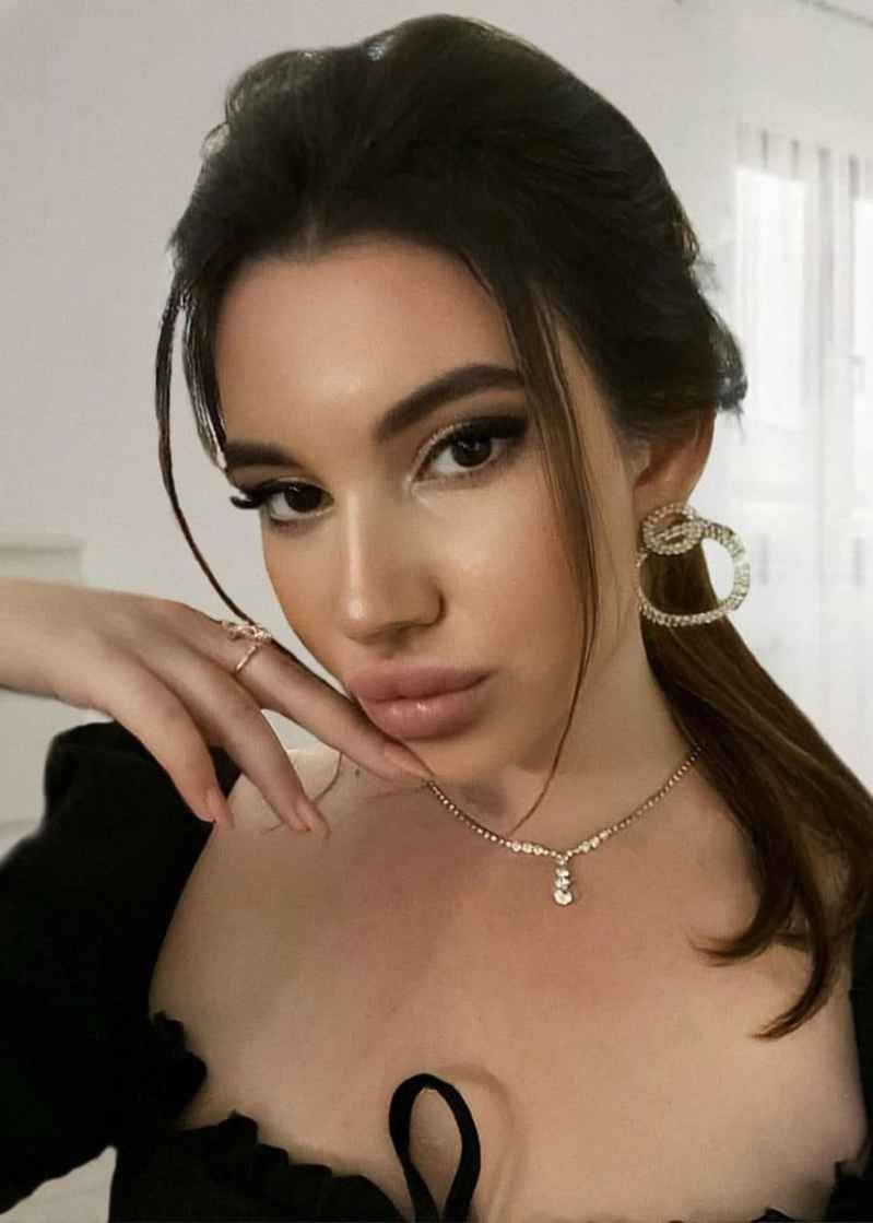 Melissa - mature companion