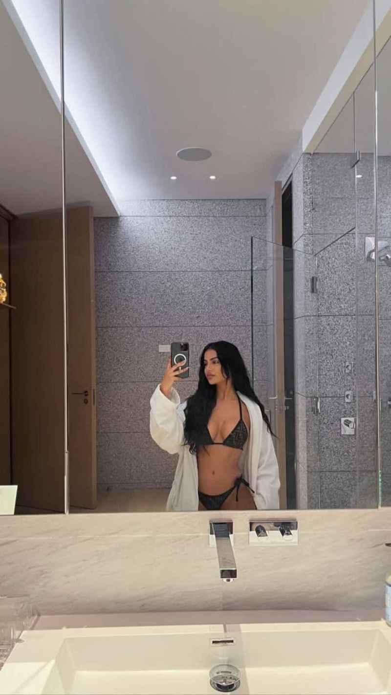 Stephanie - petite
