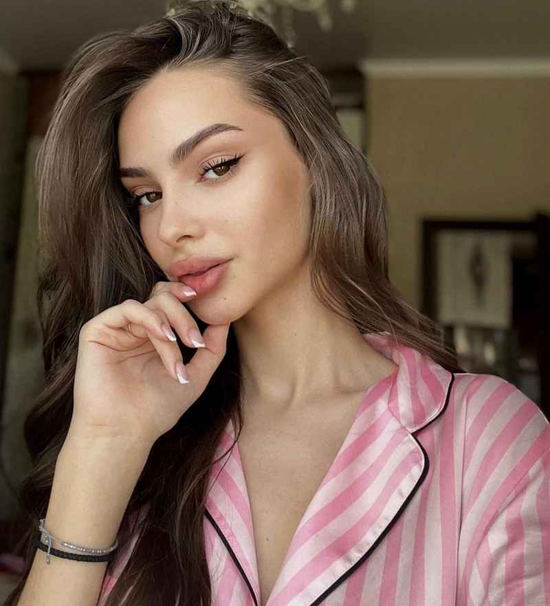 Eloise - brunette
