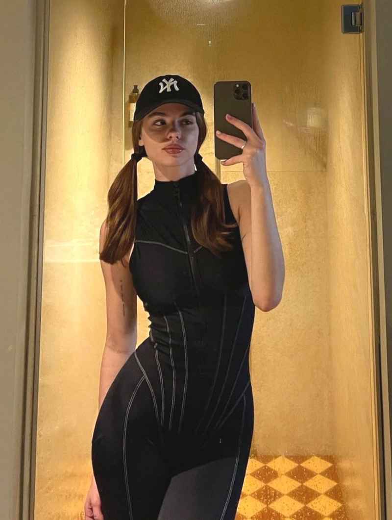 Emily - petite