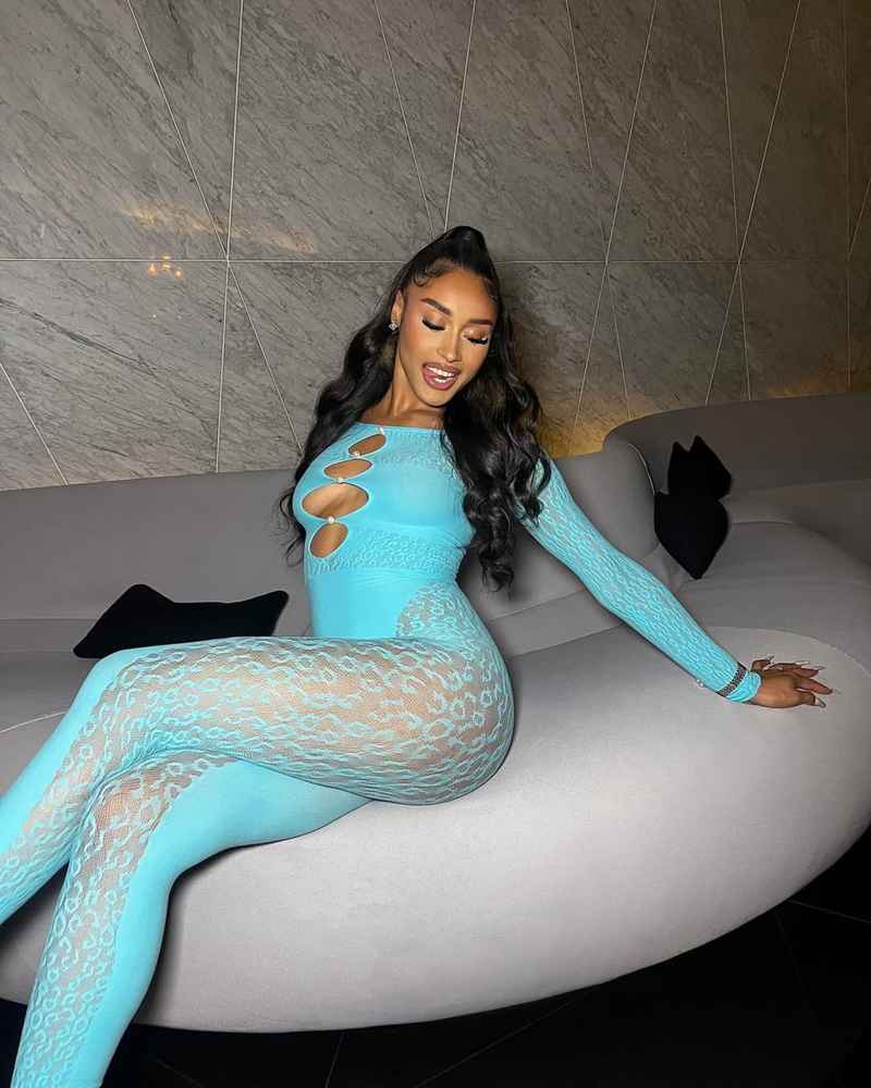 Rachel - curvy