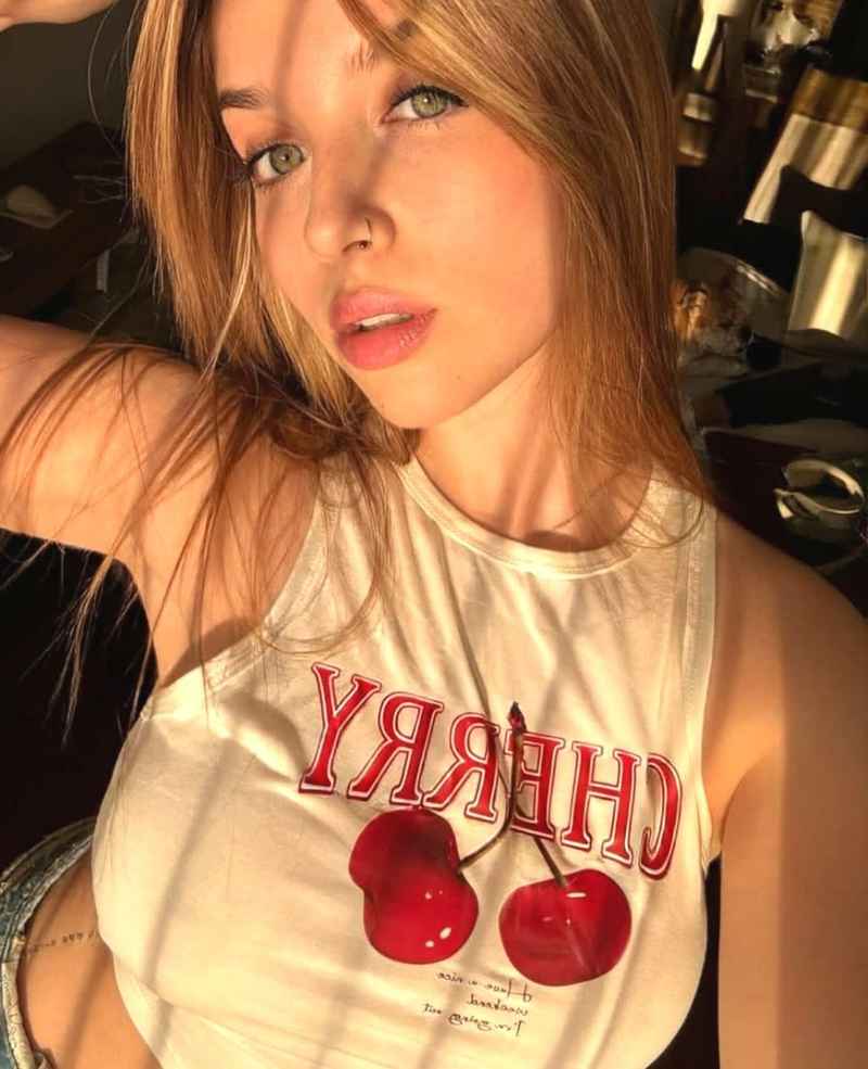 Kamryn - brunette