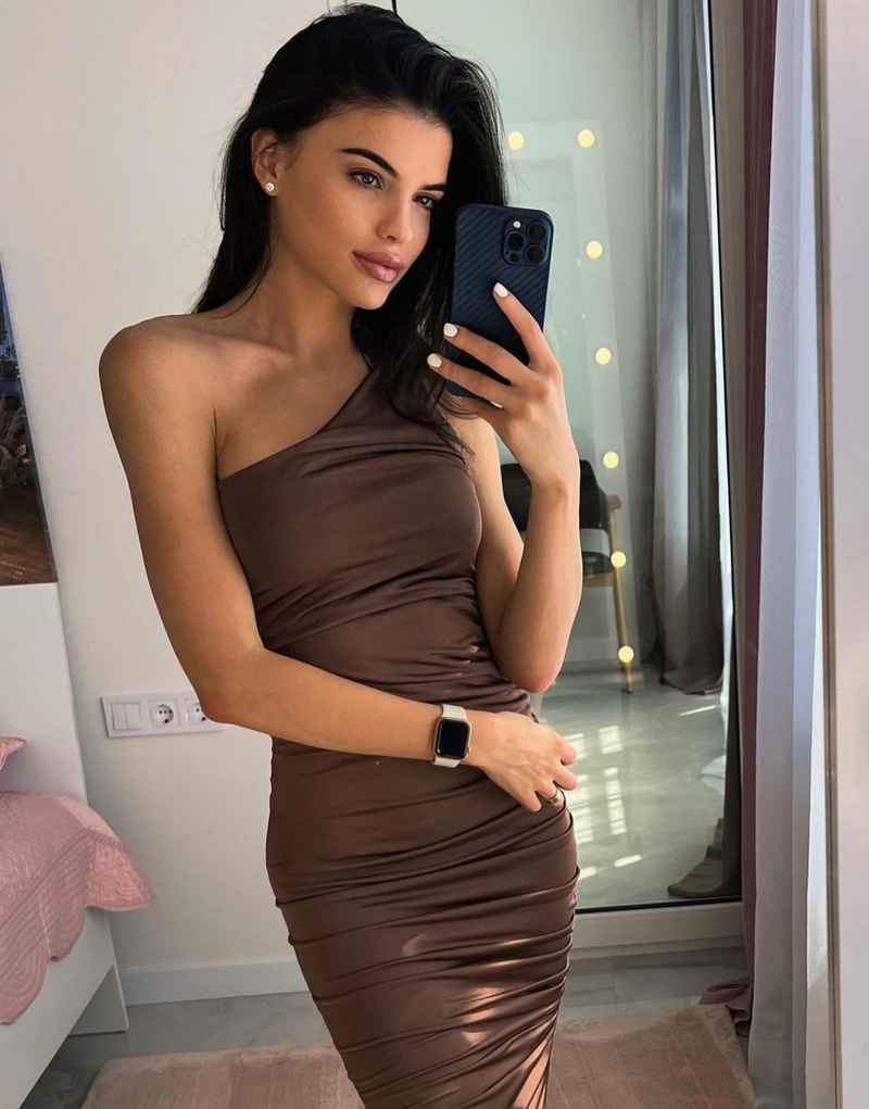 Marian - brunette
