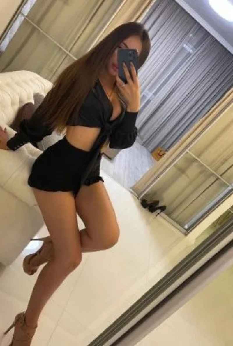 Celeste - brunette