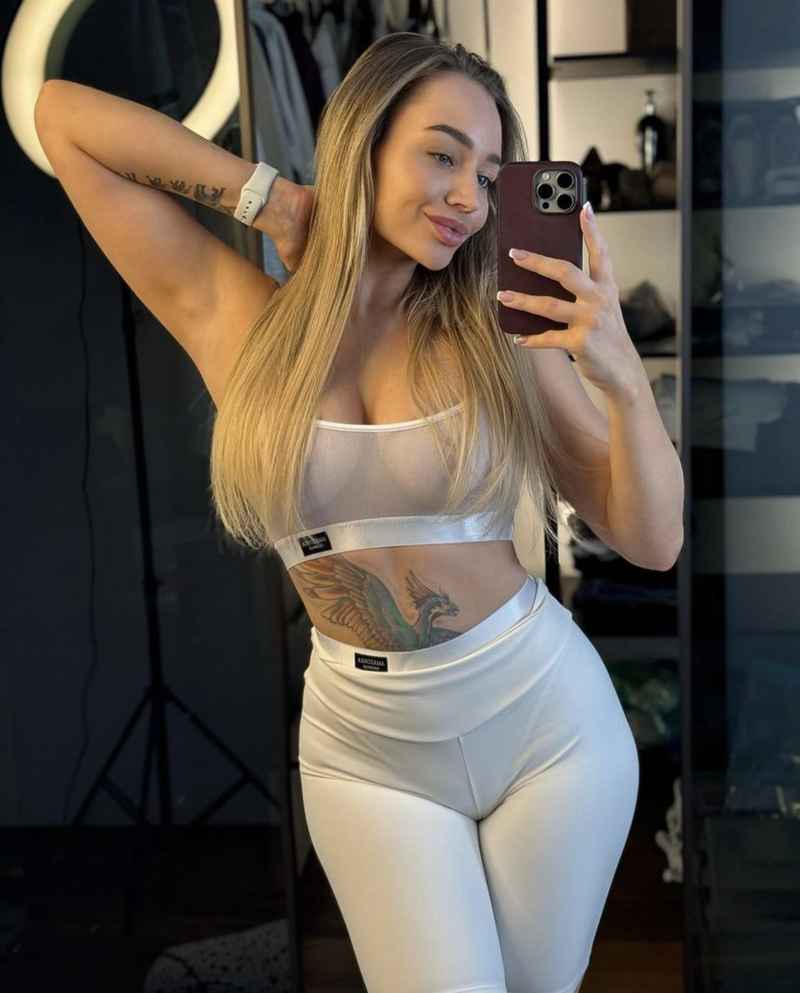 Dominique - independent companion