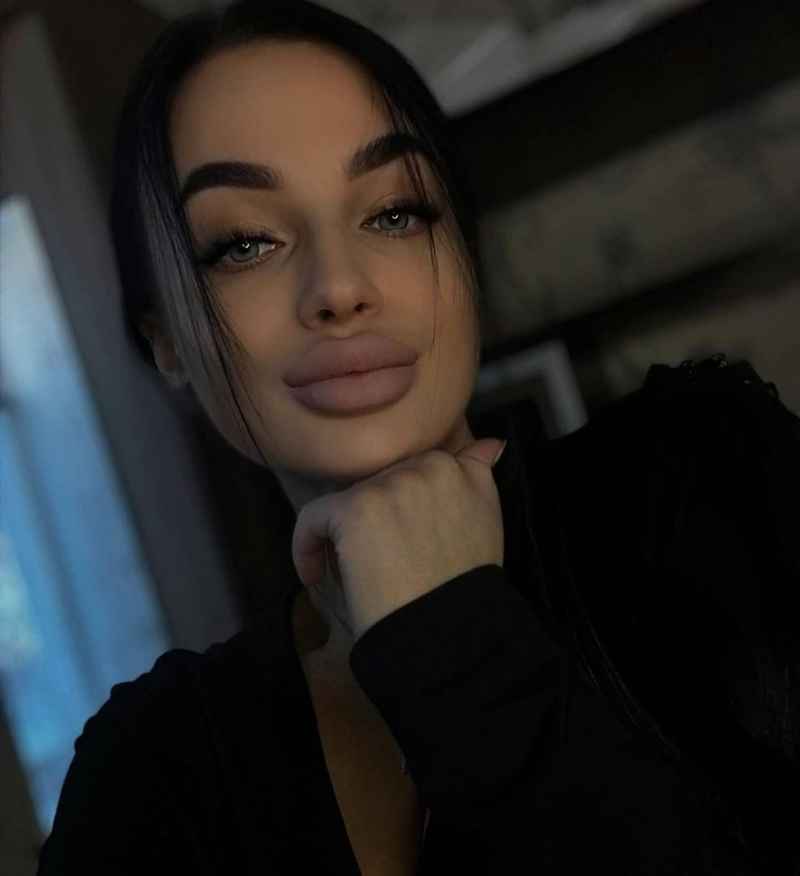Kylie - brunette