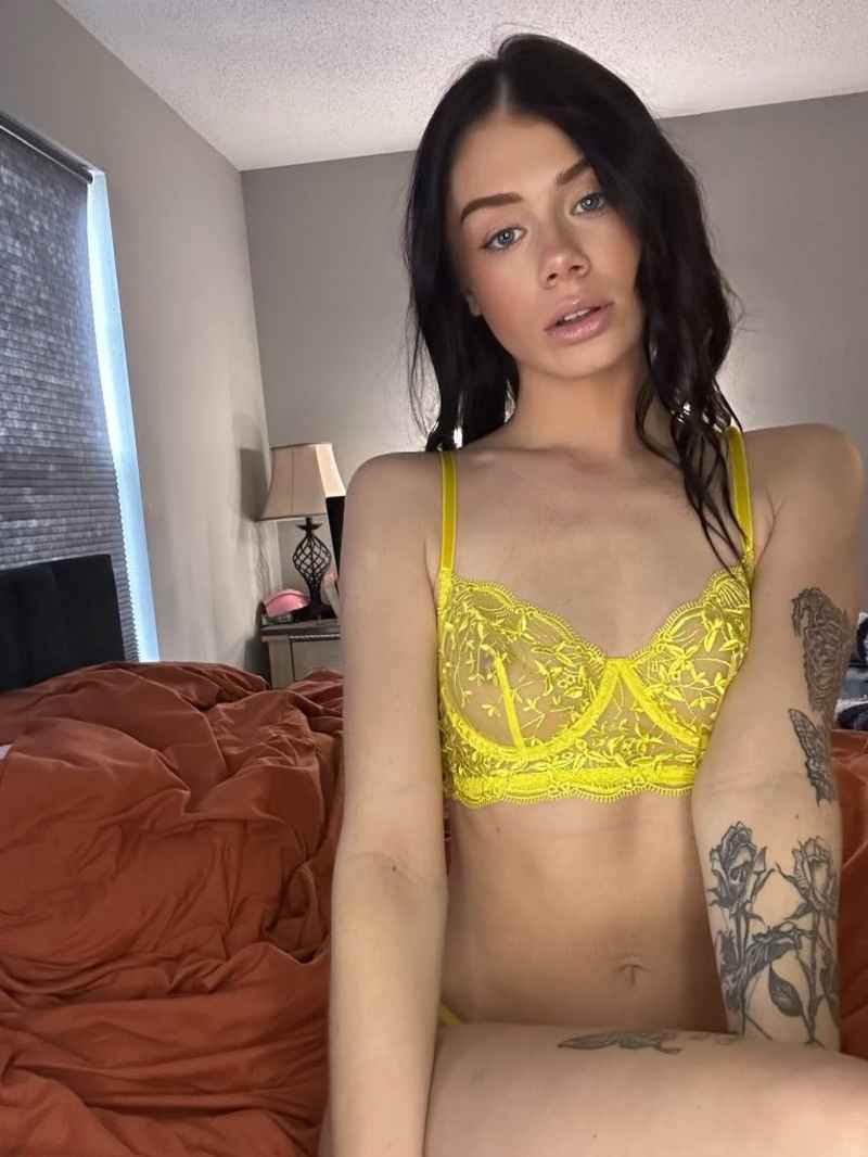 Capucine - outcall available