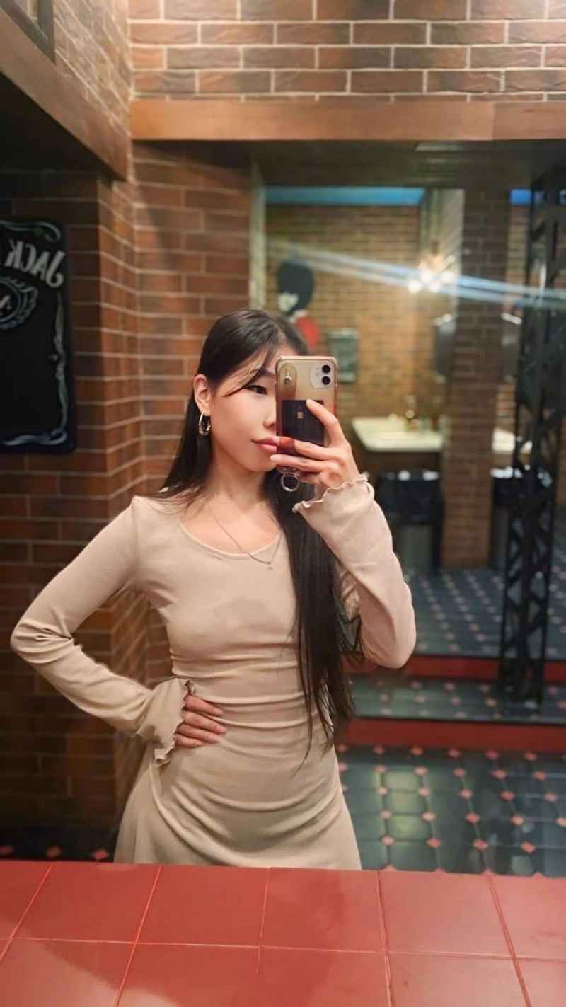 Sophia - mature companion