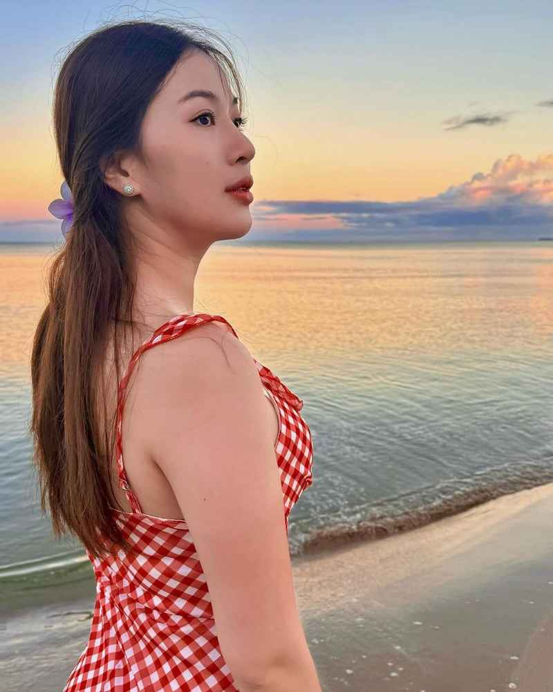 Sarah - independent companion