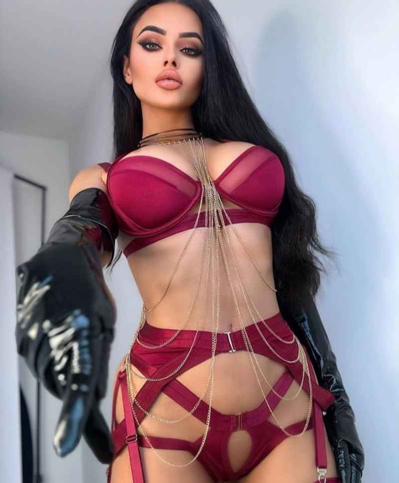 Iris - brunette