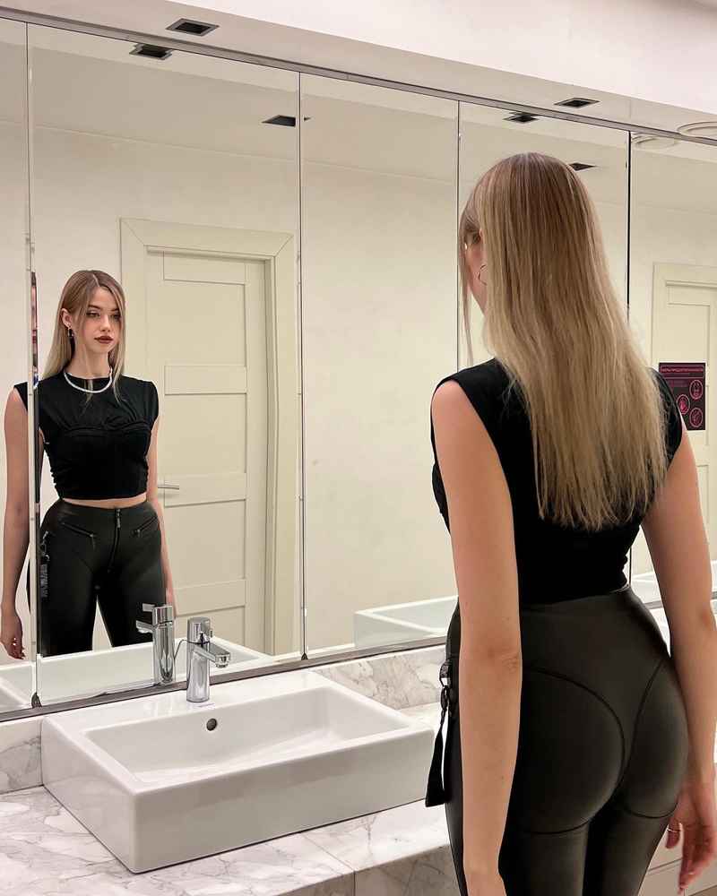 Alexia - curvy