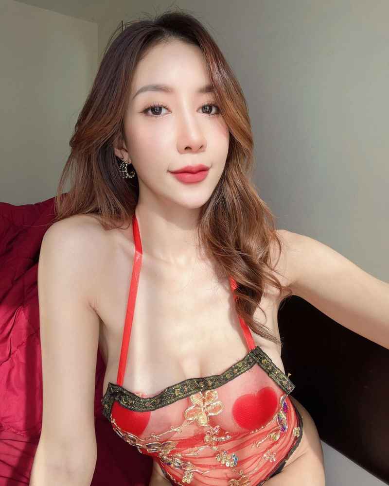 Yvette - mature companion