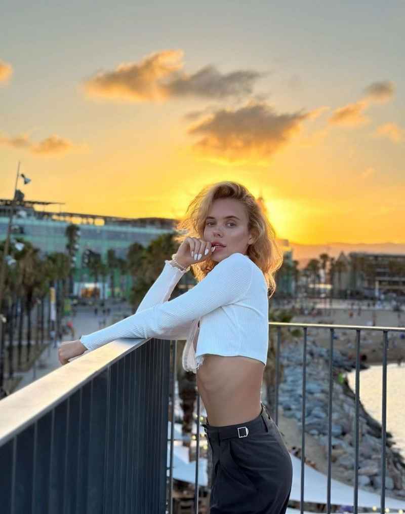 Isla - local girl
