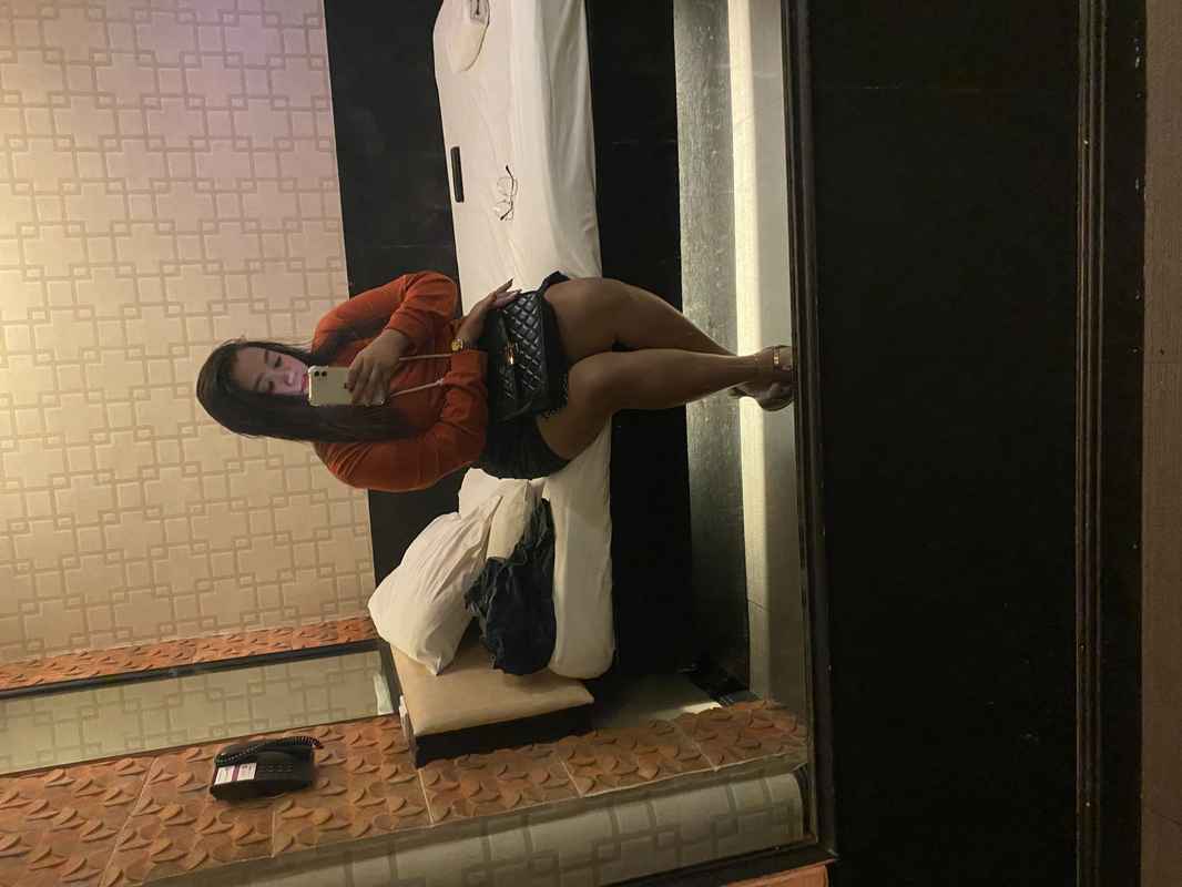 Zoe - curvy