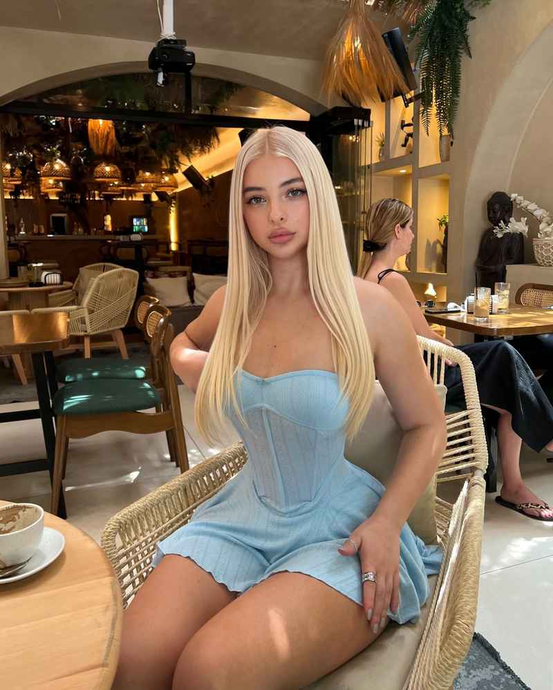 Mia - mature companion