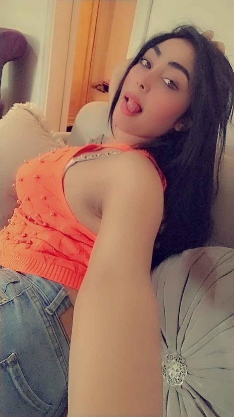 Noemie - outcall available