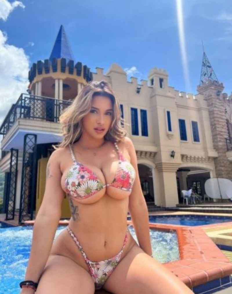 Christina - outcall available