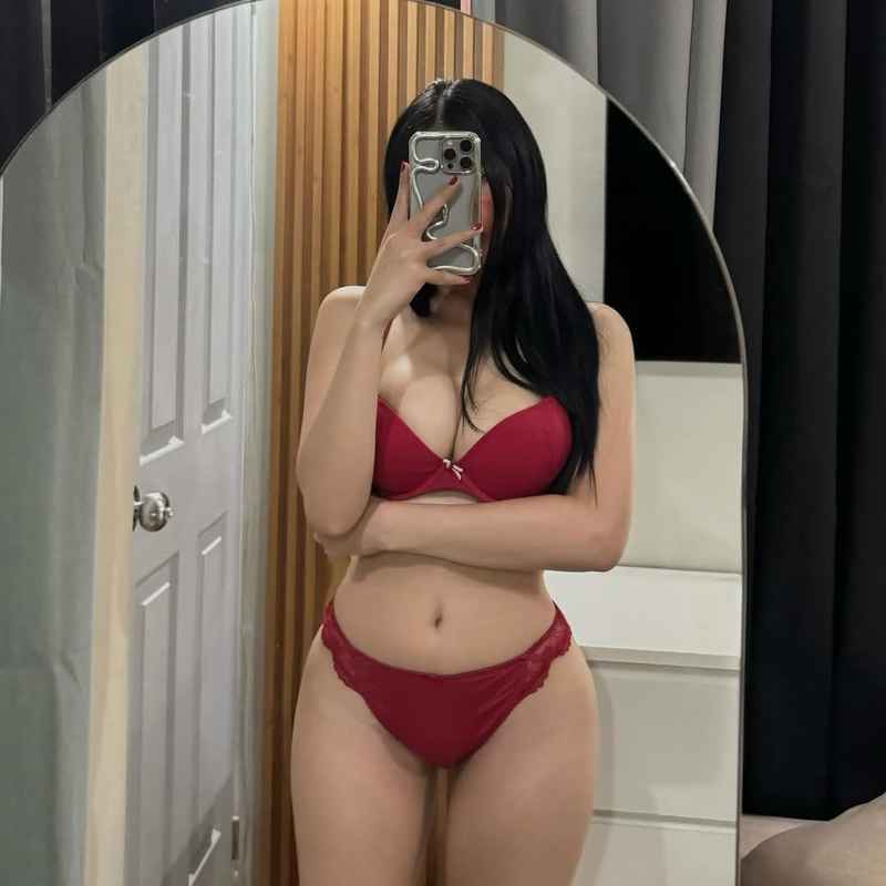 Kelly - outcall available