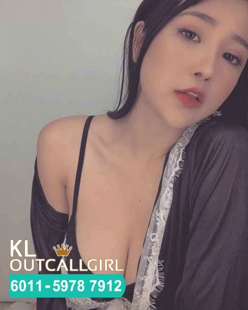 Elizabeth - curvy