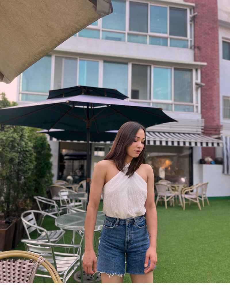 Ava - mature companion
