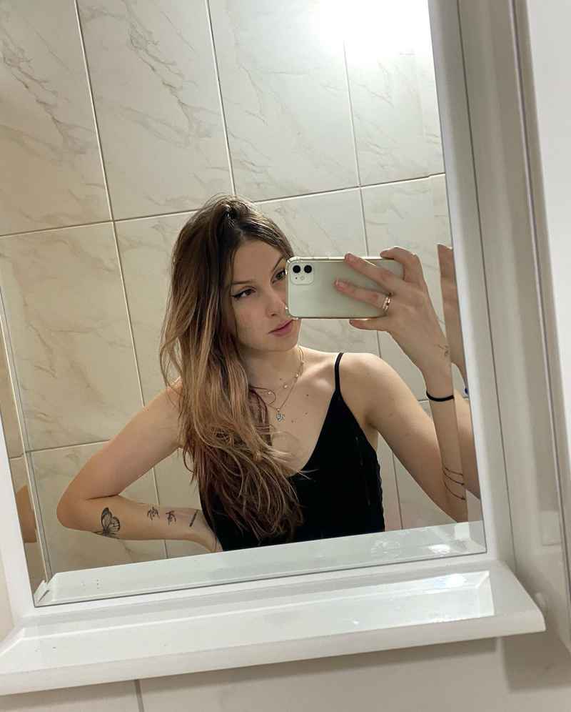 Laura - touring