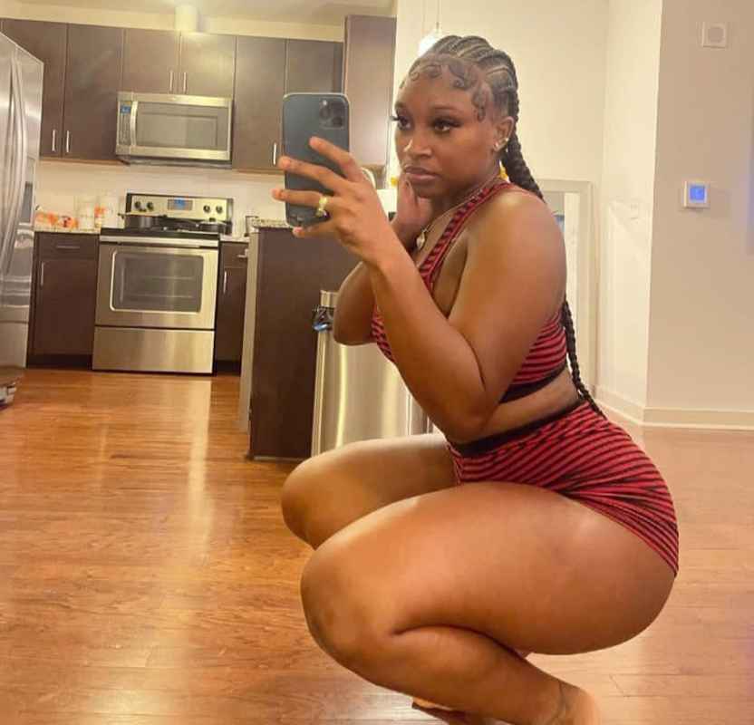 Elaine - curvy
