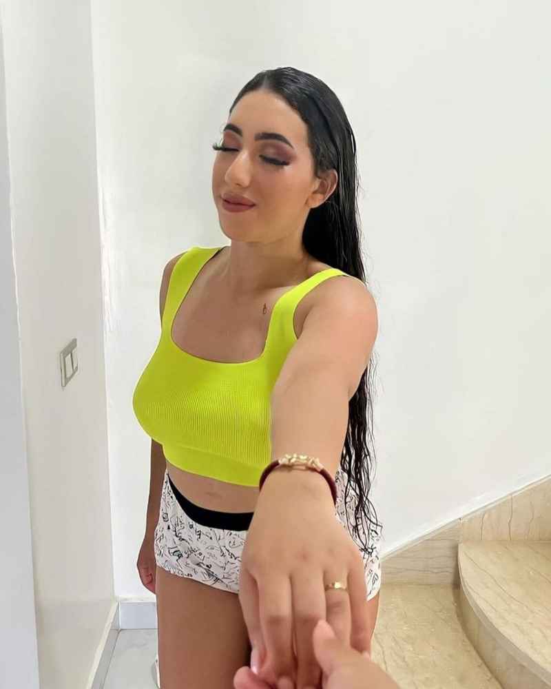 Amelia - curvy