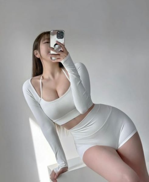 Danielle - blonde