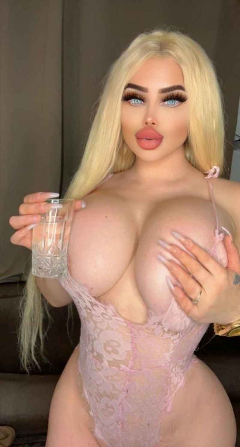 Estelle - brunette