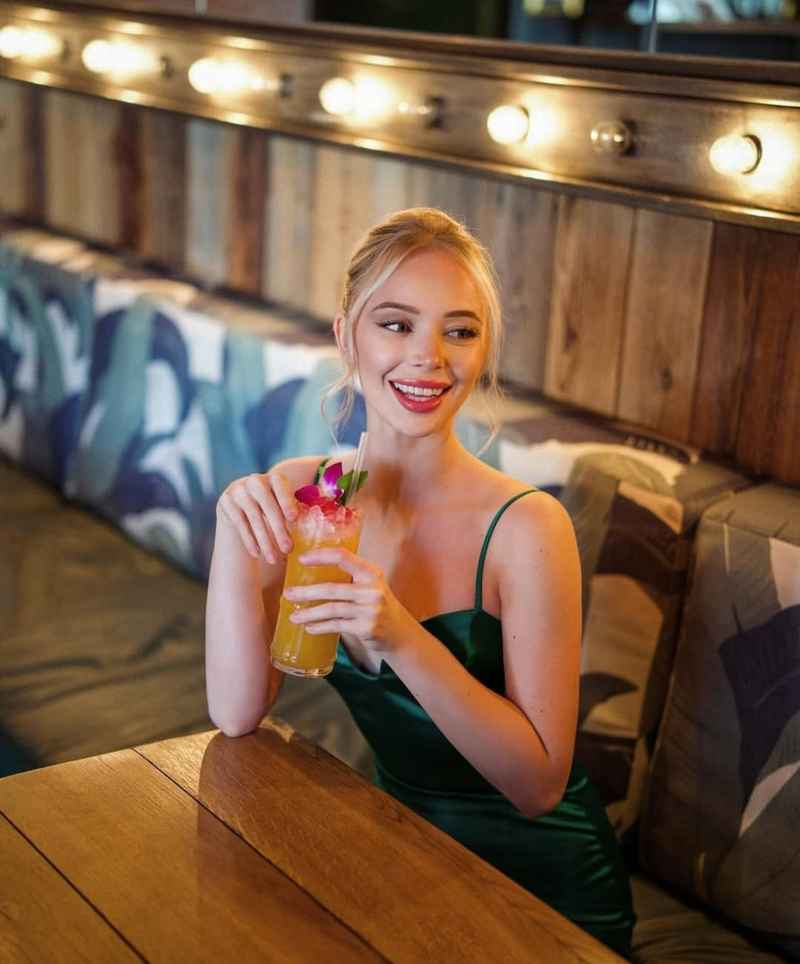 Olivia - mature companion