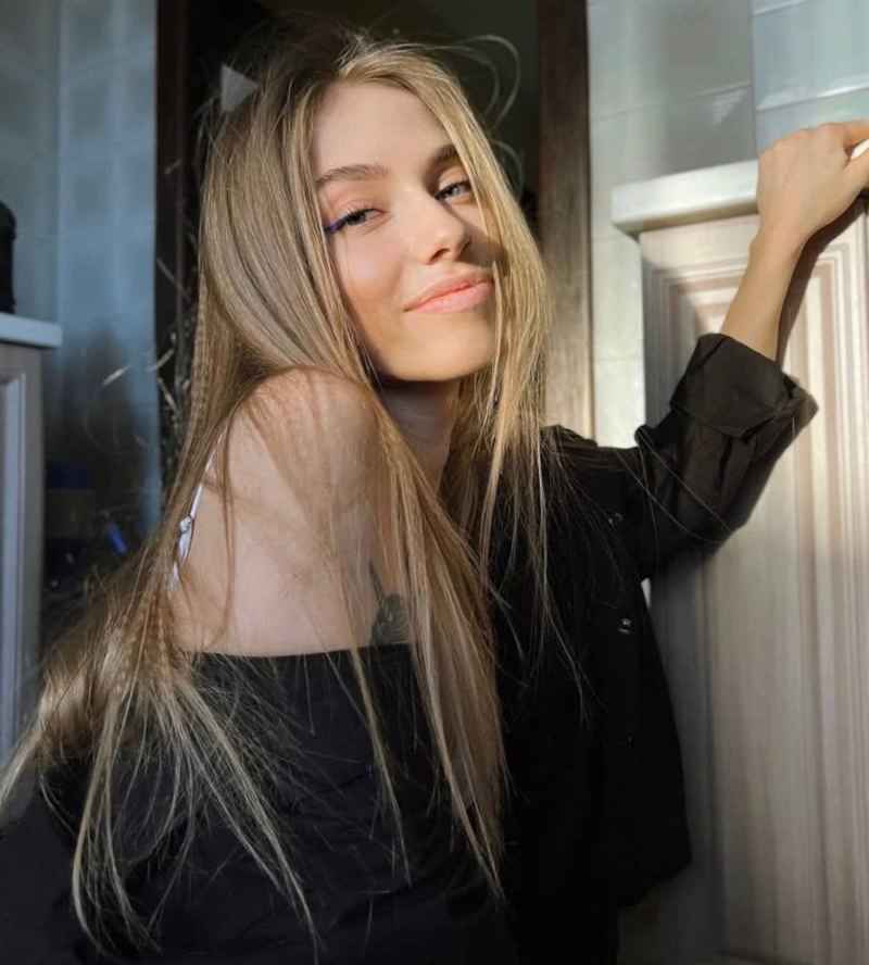 Solene - outcall available