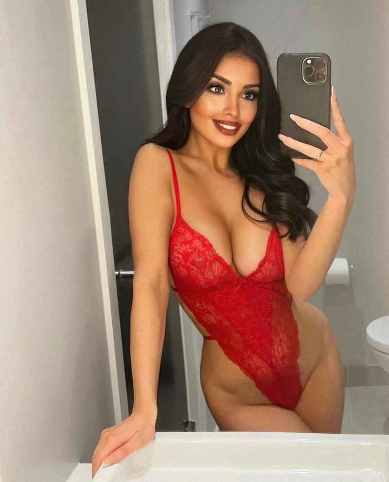 Amy - mature companion