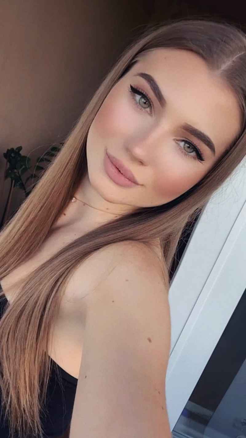 Martha - brunette