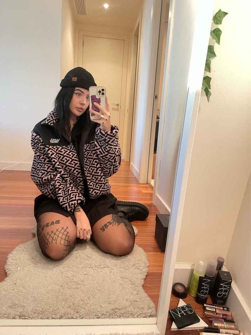 Alice - brunette